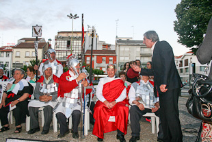 Idosos desfilaram com trajes de época