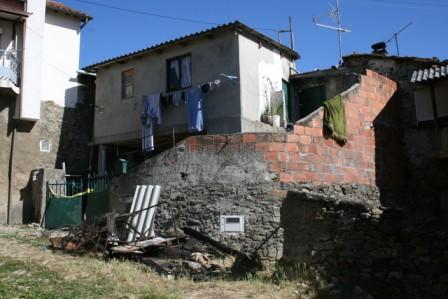 Incêndio deixa casal de idosos sem tecto