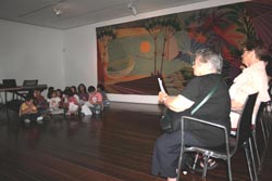 Idosos e crianças comemoram Dia Mundial dos Avós