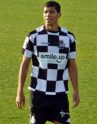 Leandro Souza chega para o ataque do S.C.Mirandela