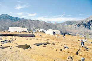 Descoberto núcleo de arte rupestre móvel