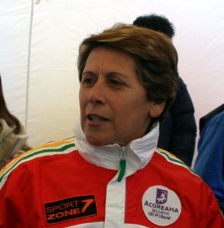 Aurora Cunha entrega cadeira de rodas em Mirandela