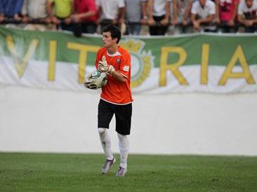 Manú poderá rumar à II Liga