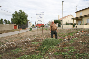 Moradores do Fundo da Veiga exigem saneamento