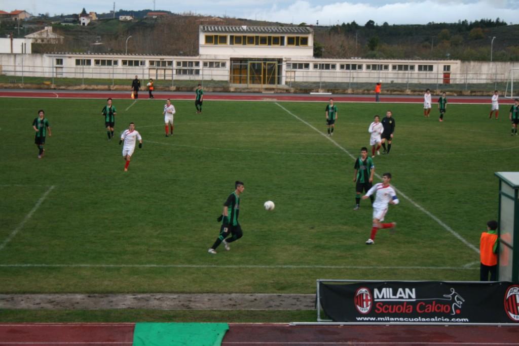 Macedo vence Mirandês e continua na liderança do distrital de juvenis