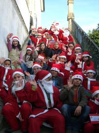 Associação Académica do IPB troca um fato de Pai Natal por alimentos