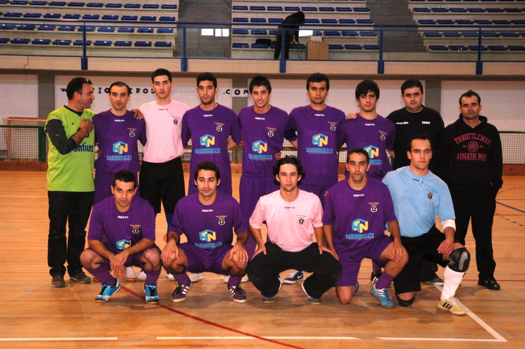 Pioneiros protestam arbitragem da partida com o Poiares