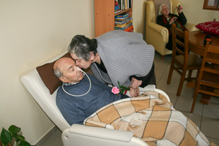 Idosos comemoram Dia dos Namorados