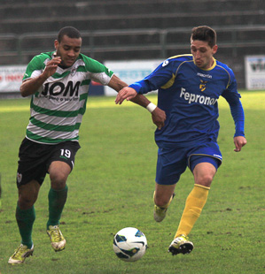 Bragança colado à liderança