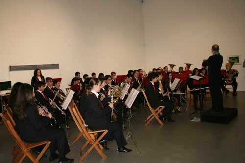 Mais de 200 pessoas em concerto solidário