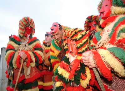 200 caretos desfilam em Bragança