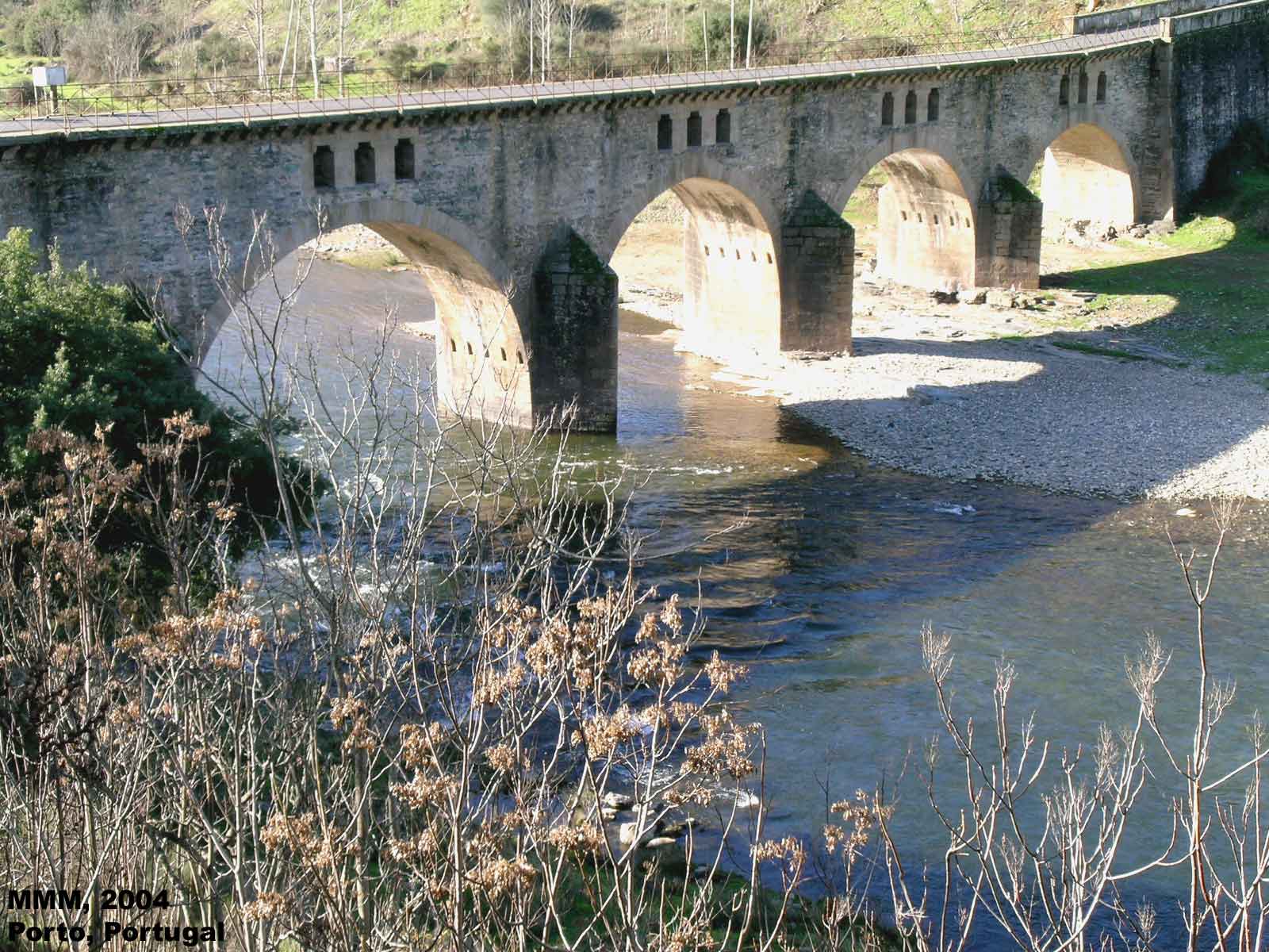Roubaram lápide da Ponte de Remondes