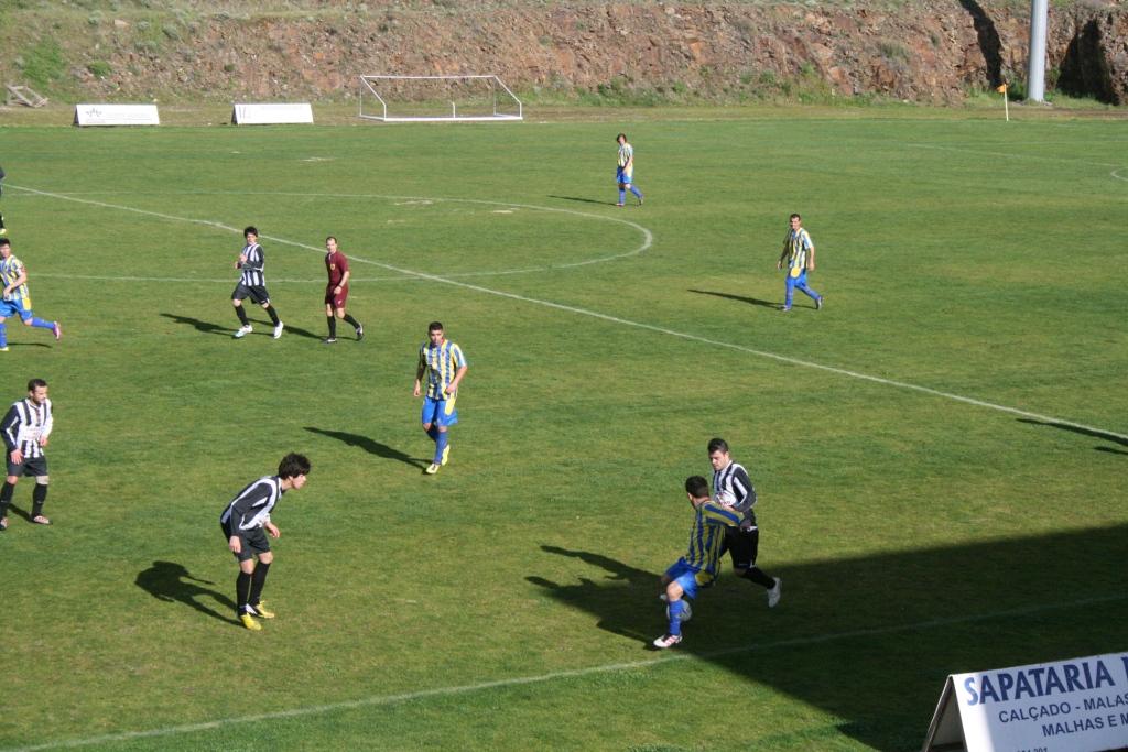 Moncorvo vence Vinhais e continua na luta pelo título