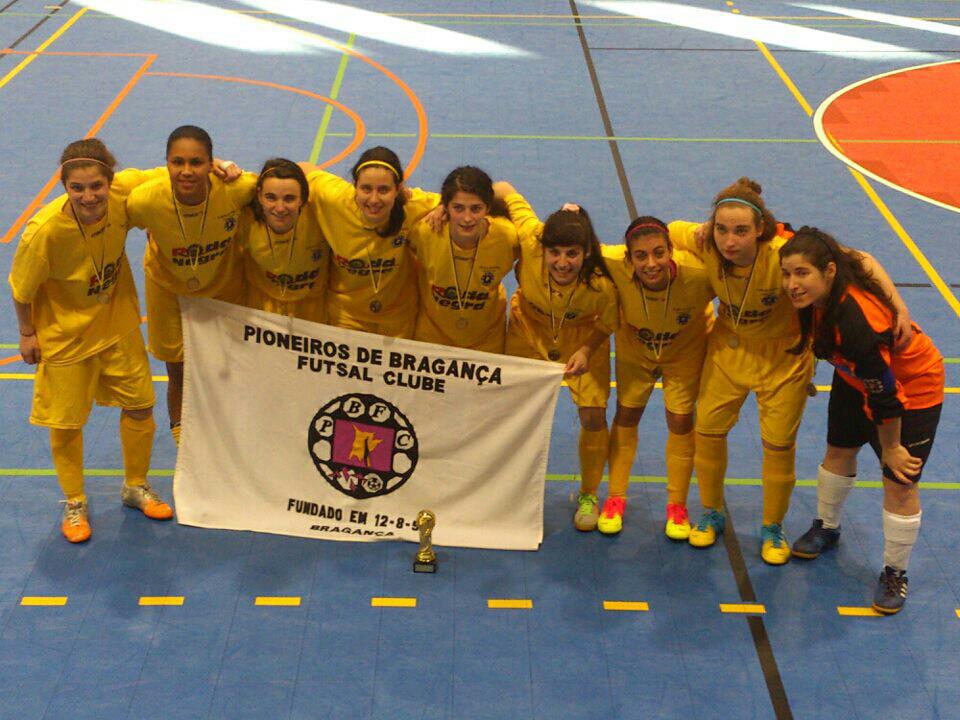 Pioneiras conquistam taça distrital