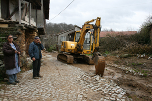 Obras do saneamento revoltam população