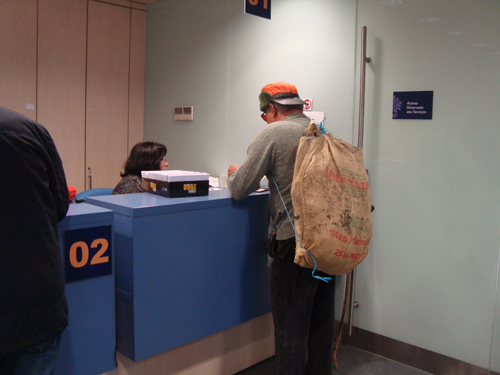 Vestiu-se de mendigo e foi às Finanças pagar impostos