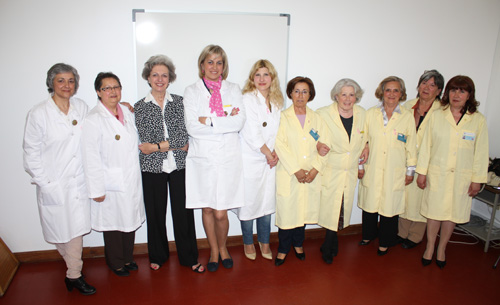 Mulheres voluntárias apoiam doentes oncológicos