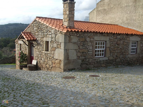 Manual alia materiais tradicionais a técnicas de construção inovadoras