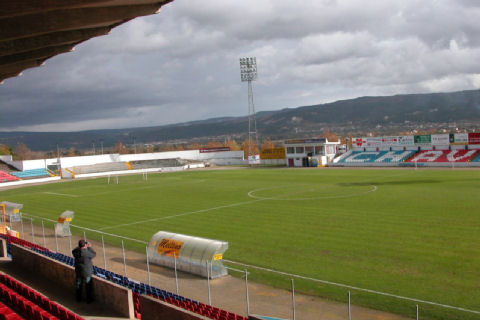 Municipal de Chaves vai ter relvado novo