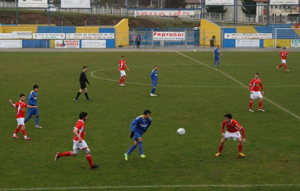 G.D.Bragança perde em casa