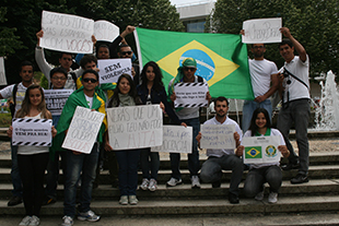 Comunidade Brasileira mostra solidariedade para com o povo da sua terra-natal