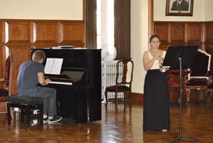 Jovens músicos encantam familiares e professores