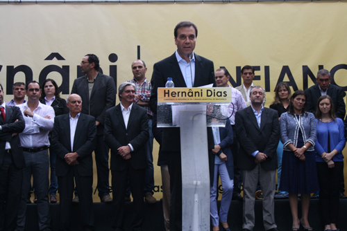 Praça Cavaleiro Ferreira pintada de laranja na apresentação da equipa liderada por Hernâni Dias