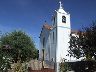 População quer expulsar pároco