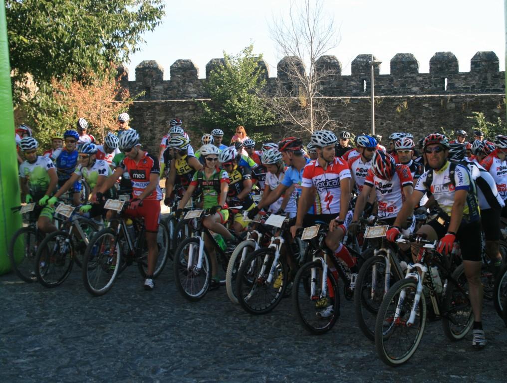 Nélson Sousa e Joana Barbosa vencem Maratona Medieval de BTT