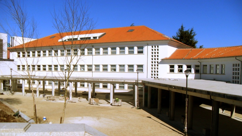 Escolas com funcionários a menos temem início do ano lectivo