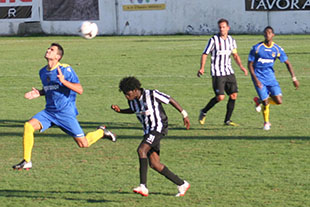 Dérbi aberto com pouco futebol e abuso táctico