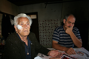 Idosa assaltada e agredida