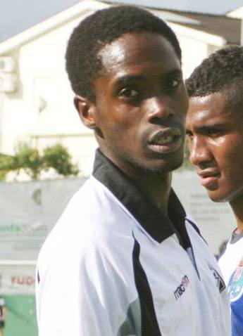 Djibril com pontaria afinada