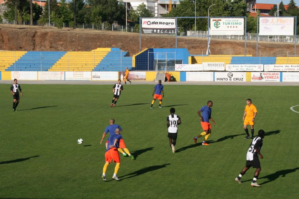 Erros defensivos ditam derrota do GDB em jogo de treino com o S.C.Mirandela