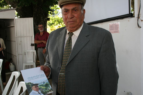 Sambade presta homenagem a José dos Santos Januário