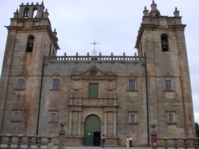Caixa de esmolas roubada da Catedral de Miranda