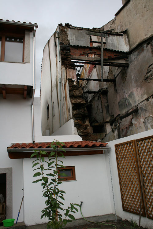 Casa ameaça ruir na zona histórica