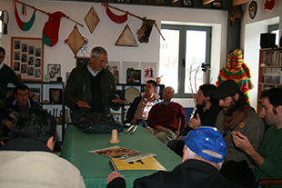 Tamborileiros debatem padronização dos instrumentos