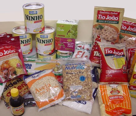 Recolha de alimentos em supermercados ajuda 40 famílias
