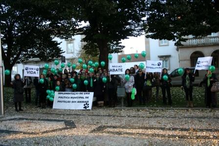 Cordão humano pela adopção dos animais