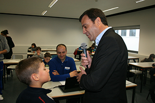 Crianças entrevistam Hernâni Dias