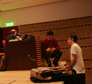 Estudantes aprendem Física