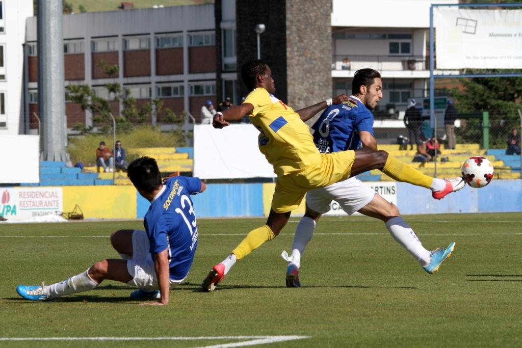 G.D.Bragança trava sonho do Vizela