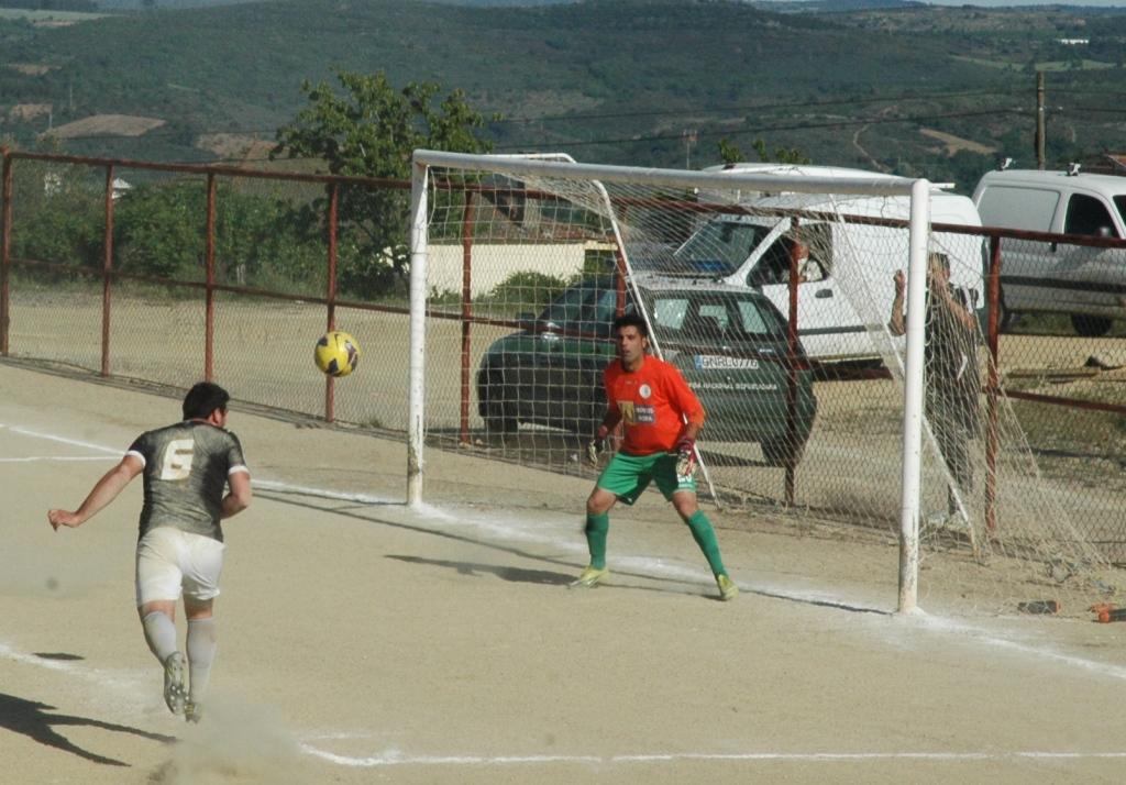 Ricardo Diz mostra-se na baliza