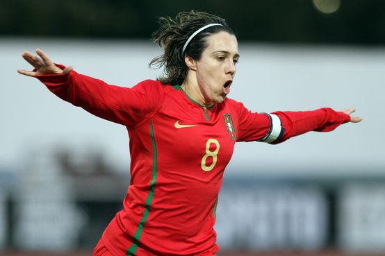 Edite Fernandes, Tony e Cândido Costa promovem prática do futebol em Alfândega da Fé