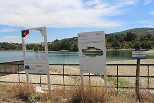 Sinalização vandalizada na albufeira da Castanheira