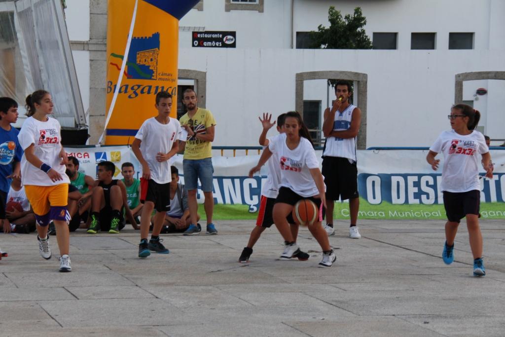 Crianças e jovens ganham gosto pelo basquetebol