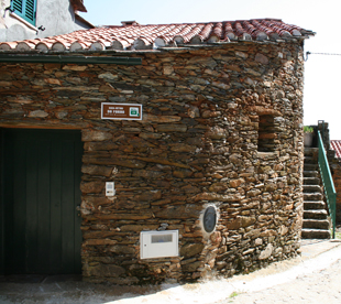 Casas do Parque de Montesinho encerrada