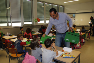 Material escolar oferecido em Bragança