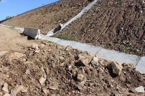 Caminhos rurais danificados com construção da auto-estrada